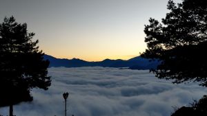 【雲海】寶島八景之一的阿里山雲海名聞中外，12月及1月正是最佳觀賞季！排山倒海的雲朵如海浪般奔騰，隨著太陽光影變化金紅紫燦，在虛無飄渺之間見證剎那的永恆。