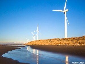 09:00~10:00【草漯沙丘地質公園】全國唯一以沙丘為保護標的的地質公園，有台版灑哈拉沙漠美稱的草漯沙丘，穿過龍貓隧道後海闊天空的美景～絕對是一生難忘的回憶！（※行走沙丘請注意腳步，注意安全請勿戲水，可攜帶拖鞋或換洗鞋襪避免進沙）