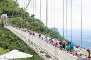 【太平雲梯&太平老街】全台最高海拔的太平雲梯，享受漫步雲端的快感，一覽腳下無限風光，走訪充滿歷史風韻的太平瞭接，品嘗在地美食小吃。